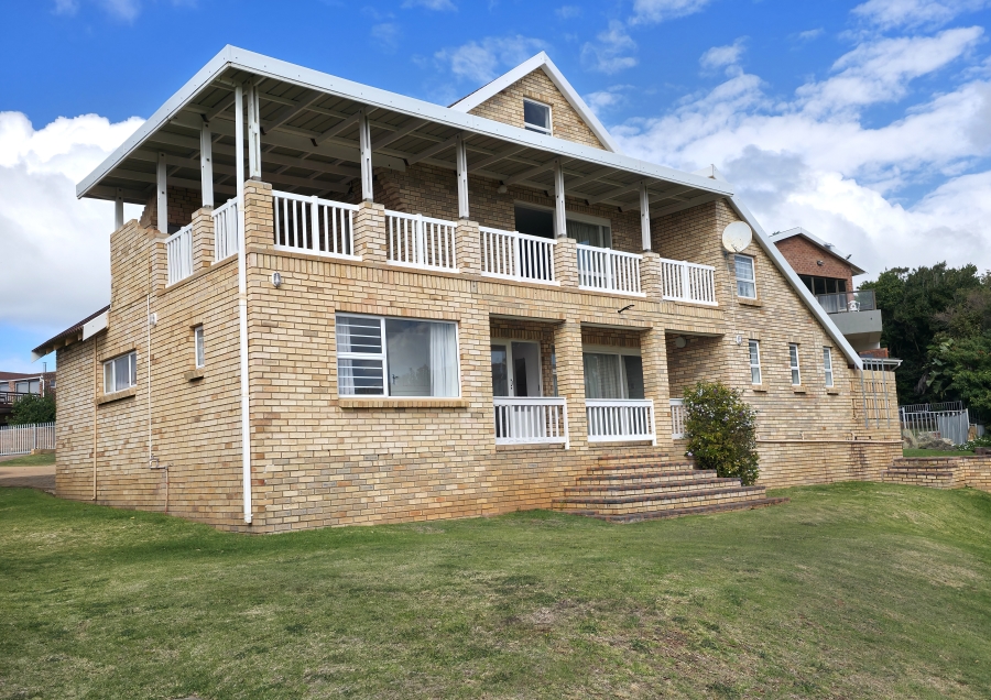 5 Bedroom Property for Sale in Wavecrest Eastern Cape